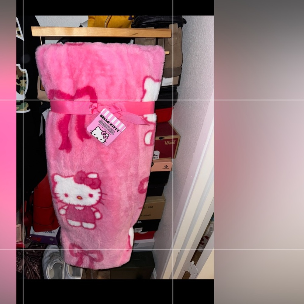 Hello kitty viral Bow blanket
